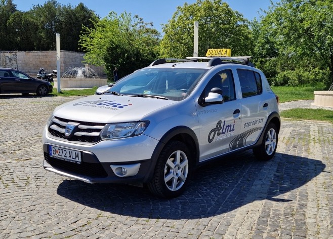 SANDERO_658x472